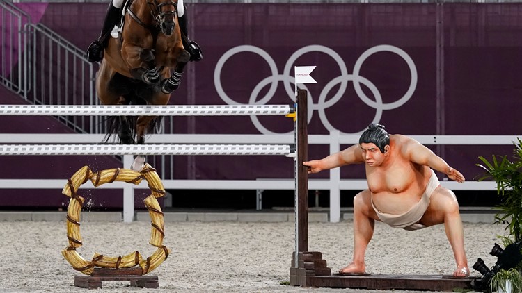 Sumo wrestler statue removed from equestrian course for team event