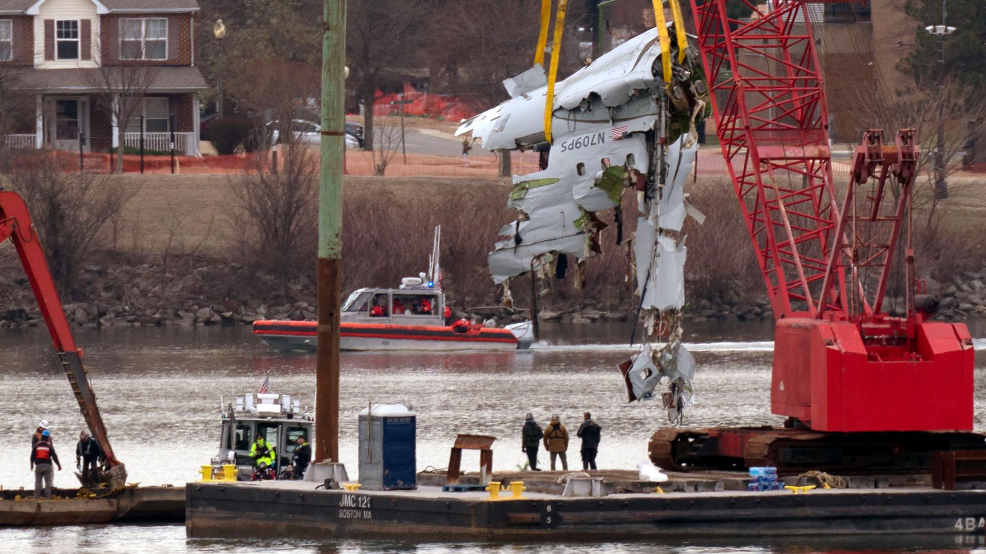 Americans' confidence in air travel safety dips after fatal DC crash