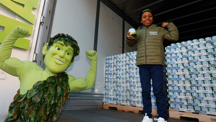 Internet-famous 'Corn Kid' hands out 90,000 cans of corn, veggies in NYC