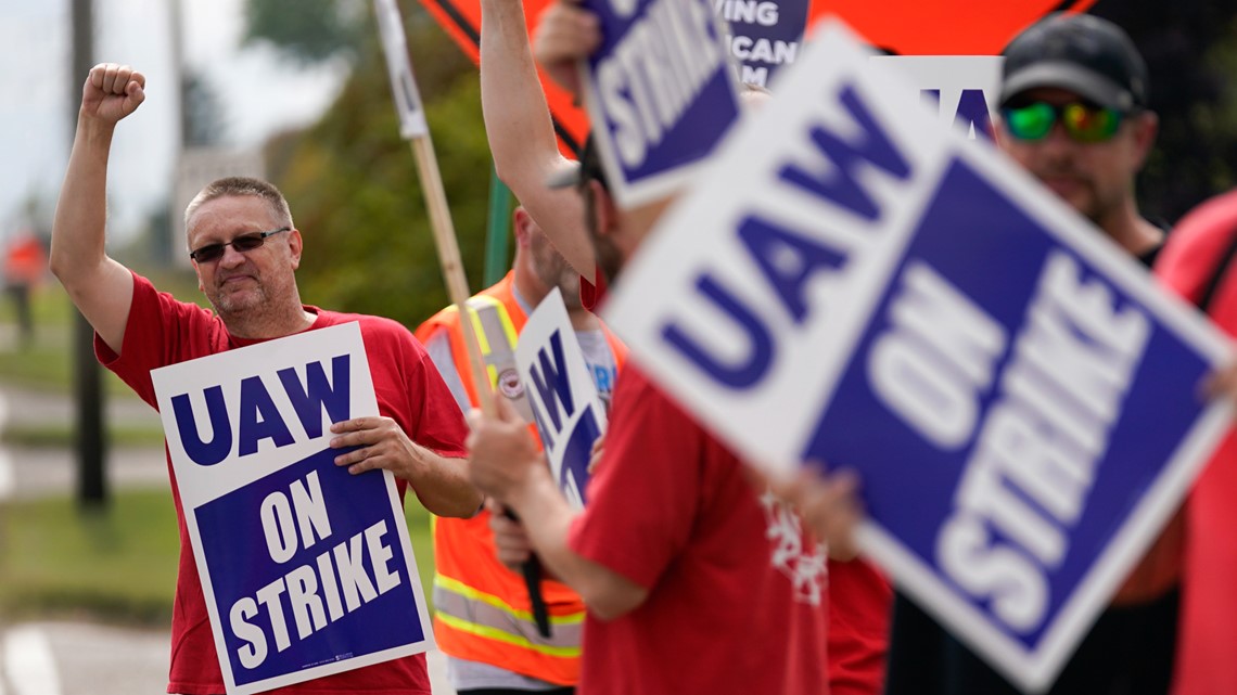 UAW strike update: Auto workers at 2 plants join picket line - Vimarsana News
