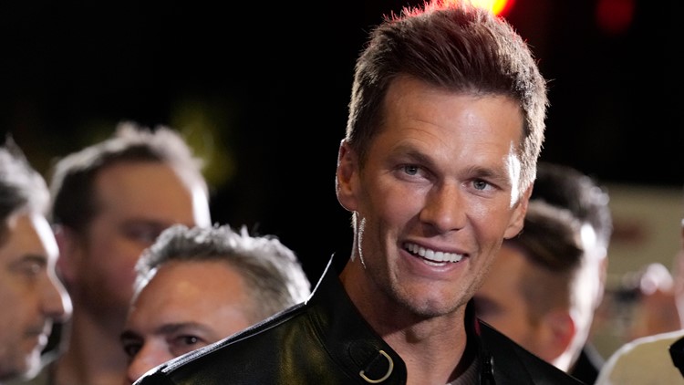 Tom Brady won't move into Fox announcing booth until 2024
