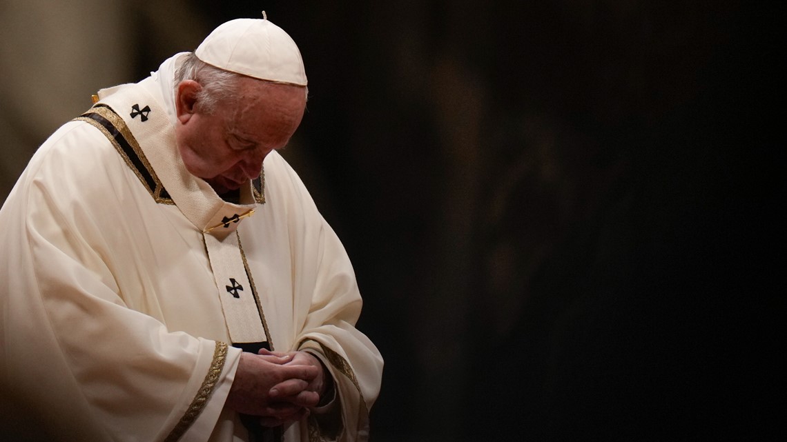 Pope Francis celebrates Christmas mass as coronavirus surges - Vimarsana News