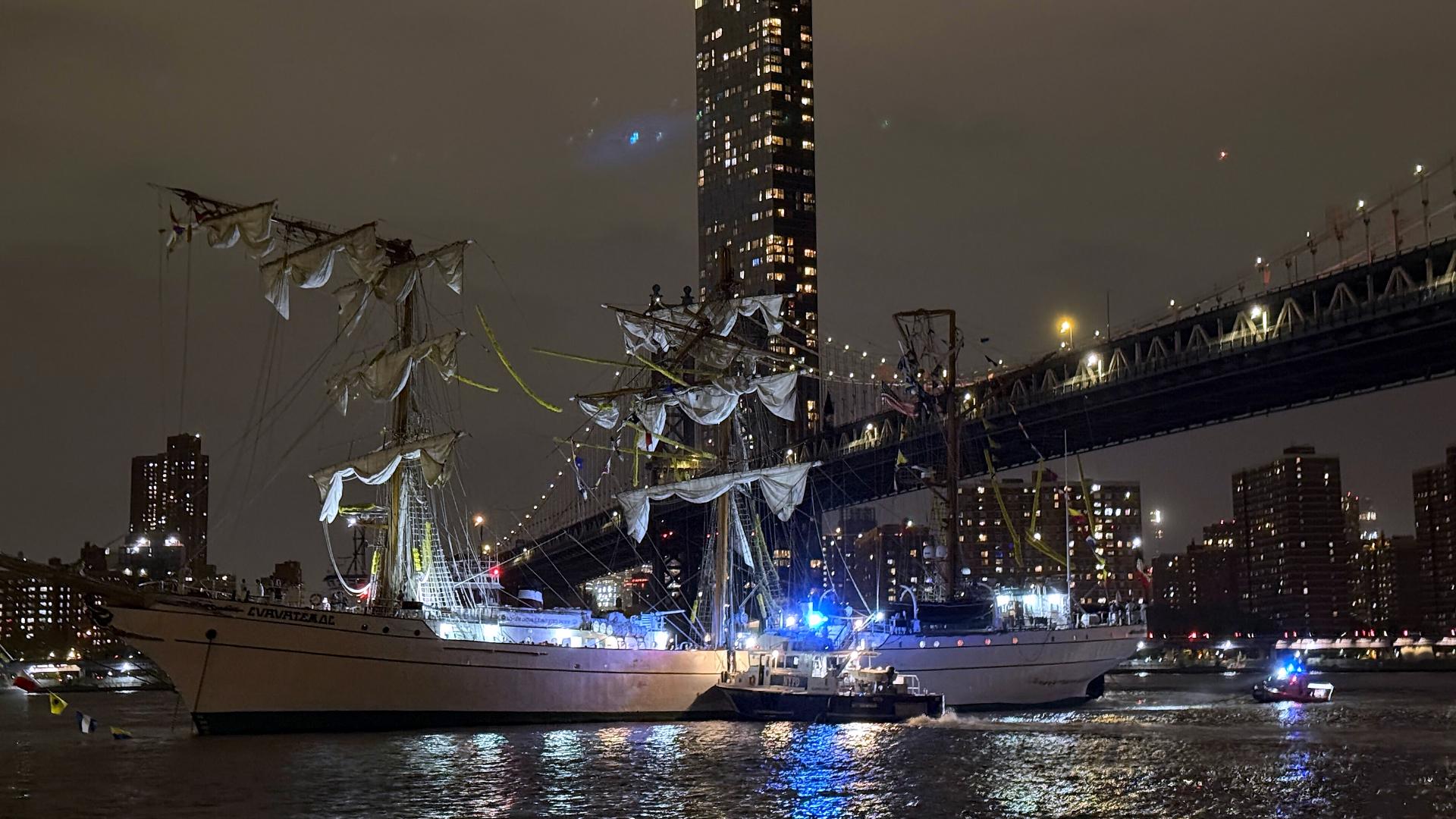 Mexican navy ship hits Brooklyn Bridge Brooklyn Bridge News Right Now 2025 Today