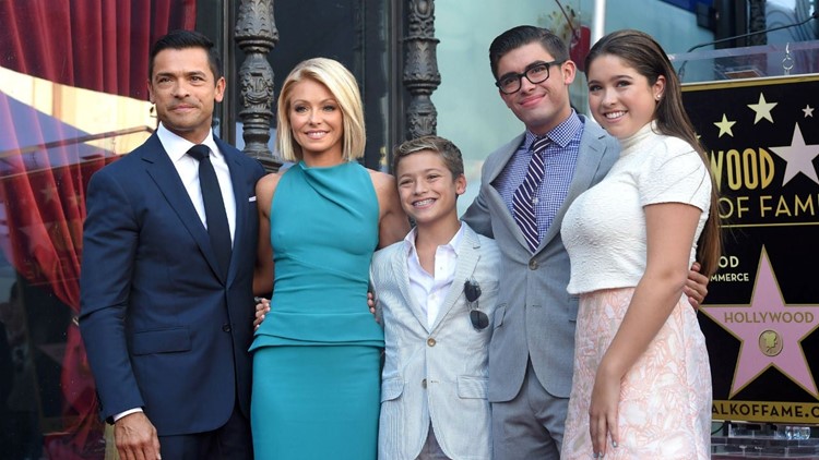 Kelly Ripa Mark Consuelos And Their Kids Are Quarantining In The Caribbean Ktvb Com
