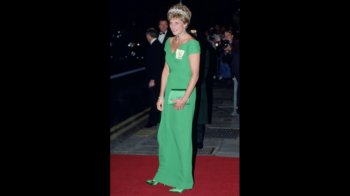 Kate Middleton Stuns in Green Gown and Necklace Worn by Princess Diana at  2022 Earthshot Prize Awards | ktvb.com