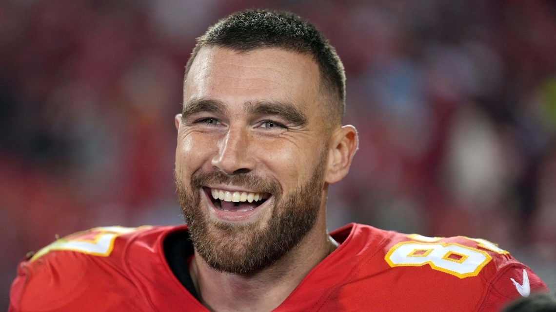 NFL Brothers Jason and Travis Kelce to Make History at Super Bowl 2023 - E!  Online