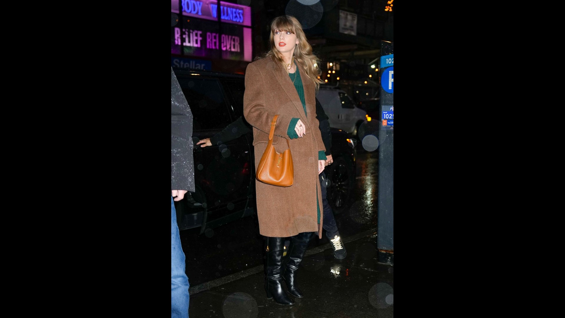 Taylor Swift Steps Out With Blake Lively in 'Reputation' Coded Green ...