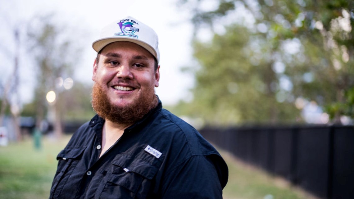 Luke Combs starts selling tumblers to raise money for Pinellas