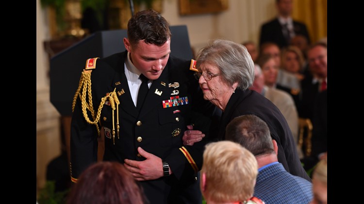 President Trump honors late WWII veteran Garlin Murl