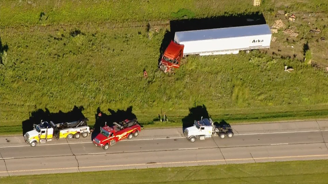 Charges: Truck driver was watching phone before fatal crash - Vimarsana News