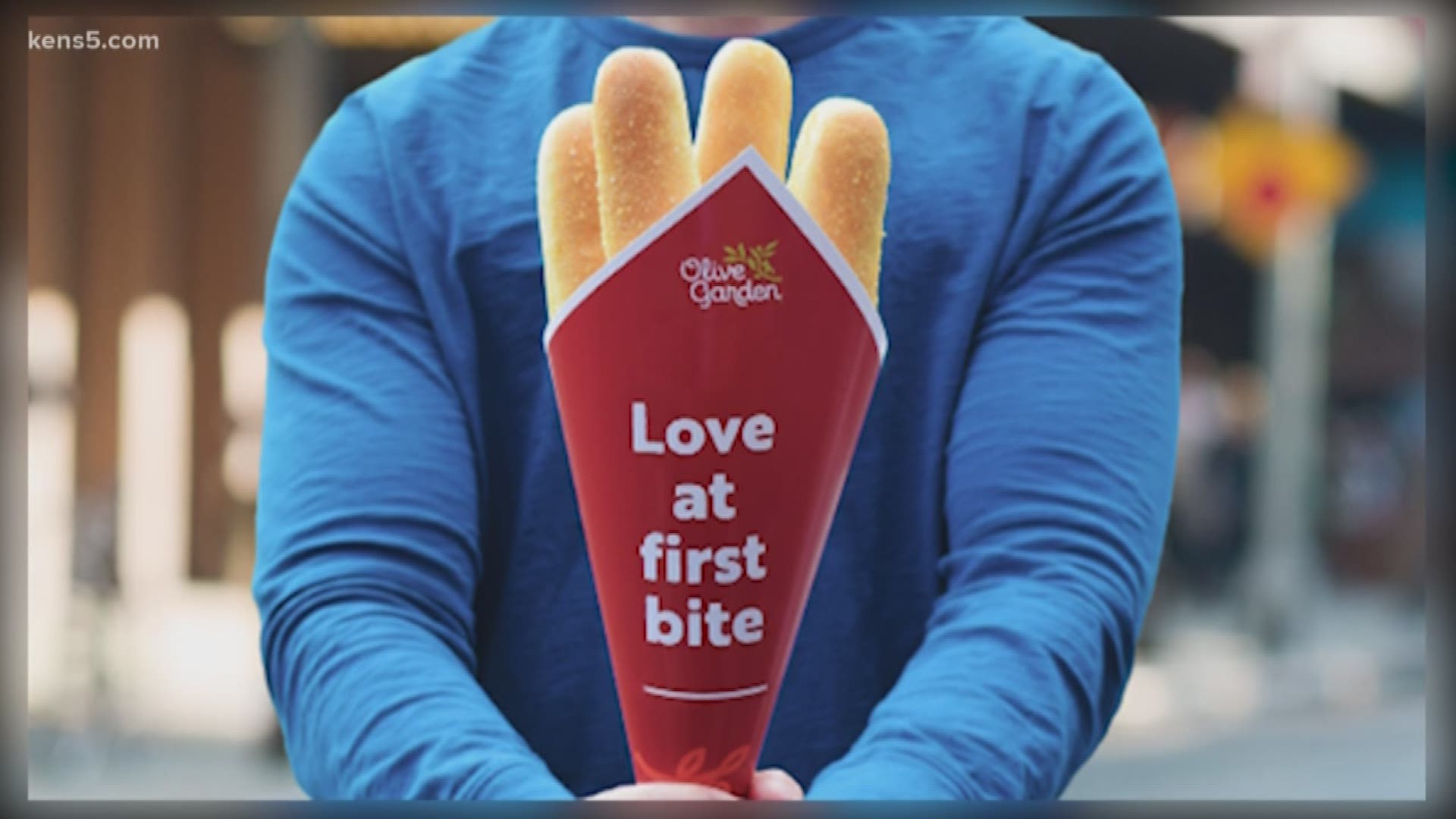Olive Garden Brings Back Breadstick Bouquets For Valentine S Day