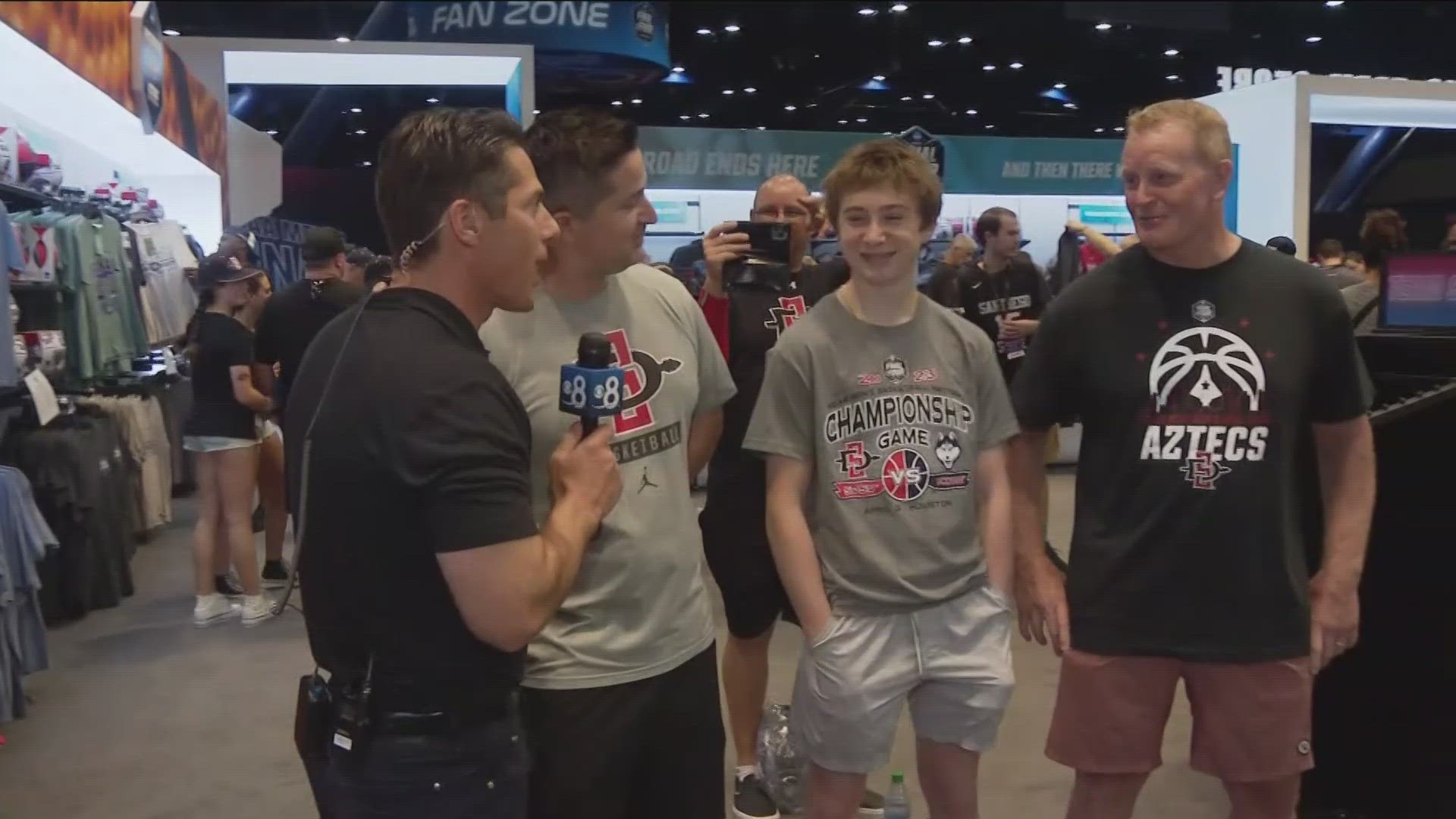 CBS 8's Eric Kahnert and Ariana Cohen talked to fans in Houston getting ready for the National Title game.