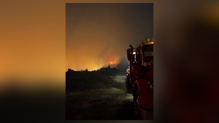 300 acres burn in Oregon wildfire