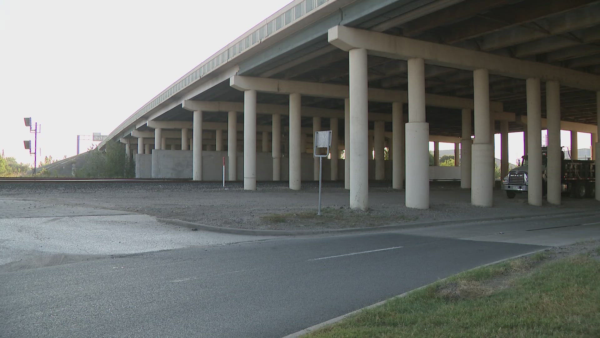 Houston police say it’s “highly unlikely” a man found hanging and on fire under the 610 North Loop took his own life as homicide detectives investigate.
