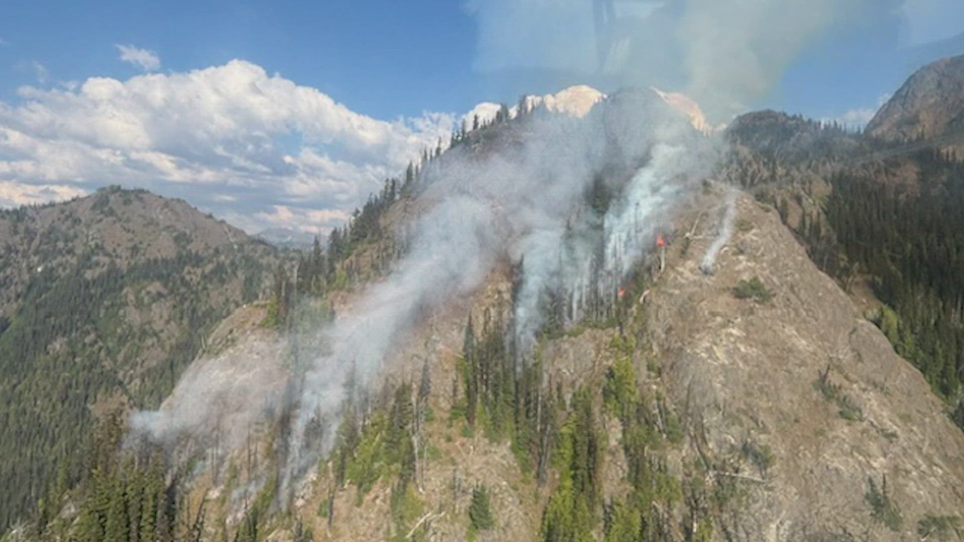Live wildfire map: Where more than a dozen fires are burning across ...