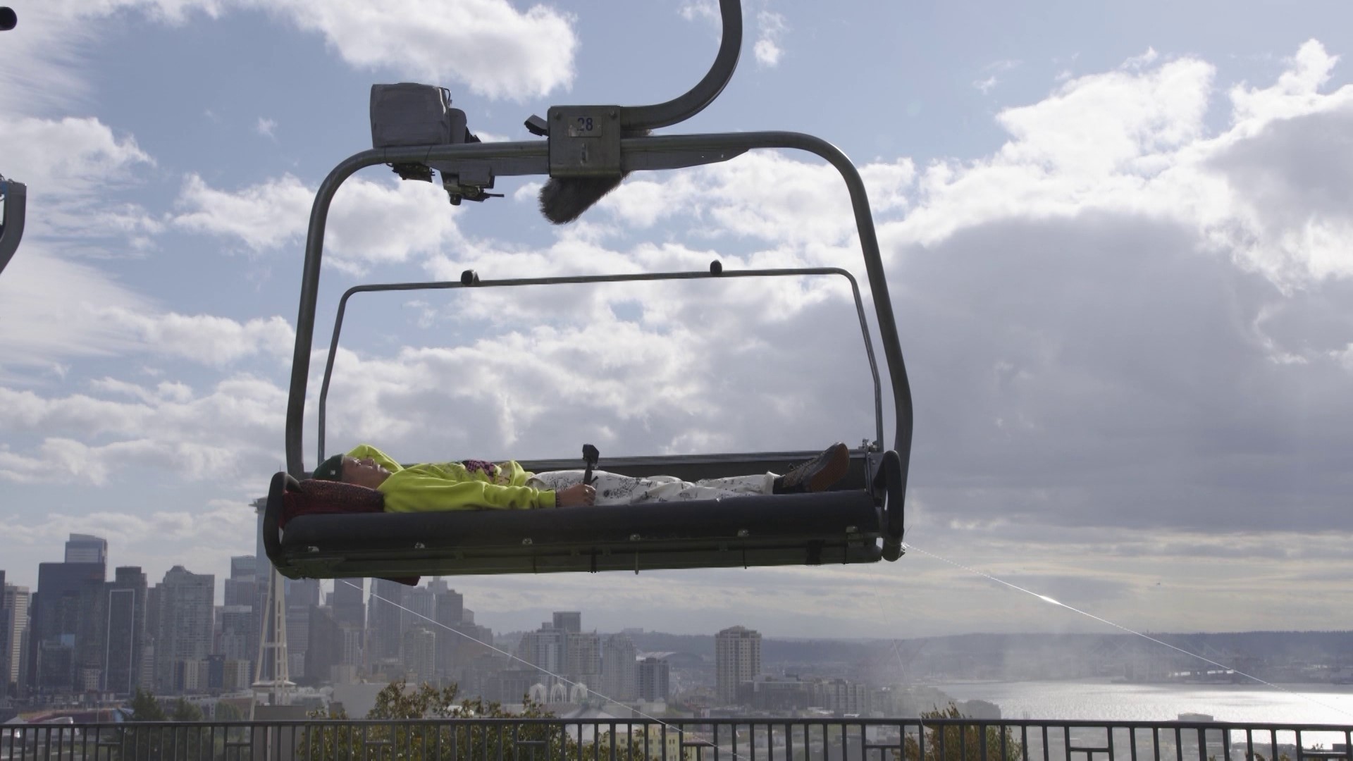 Our very own Jose Cedeno had a ski chairlift therapy session during a commercial filming in Queen Anne. #k5evening