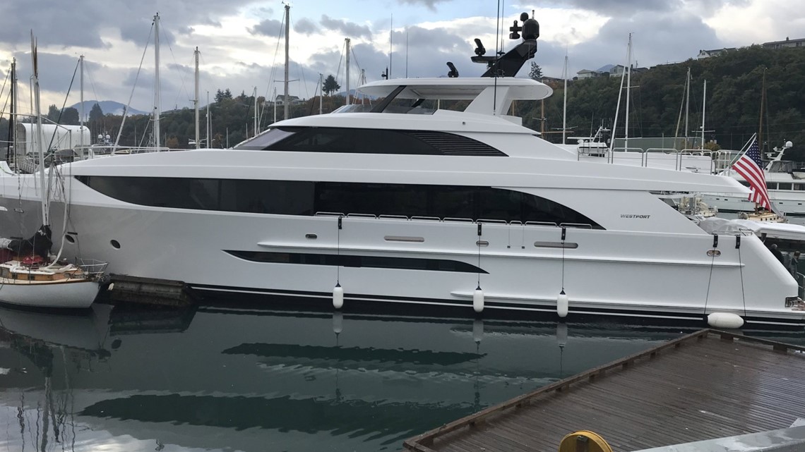 yacht hitting dock