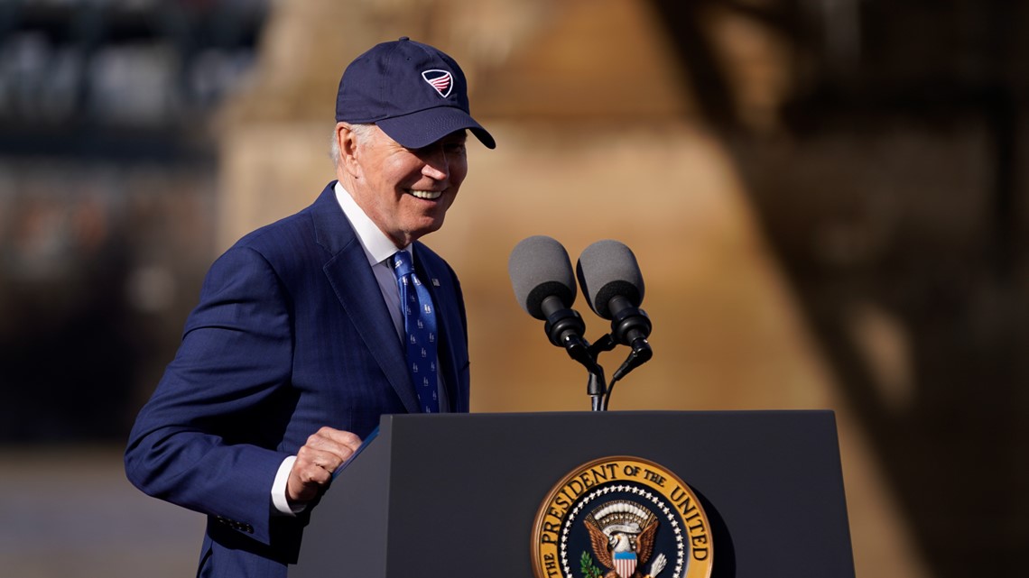 Biden prepares a tough executive order that would shut down asylum after 2,500 migrants arrive a day - Vimarsana News