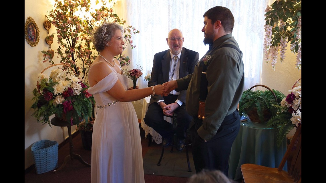 Idaho couple tie the knot on "Twosday," a wedding date more popular than Valentine's Day - Vimarsana News