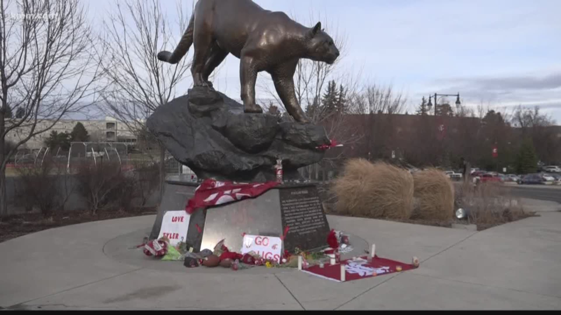 Students pay their respects to WSU football player who died Tuesday