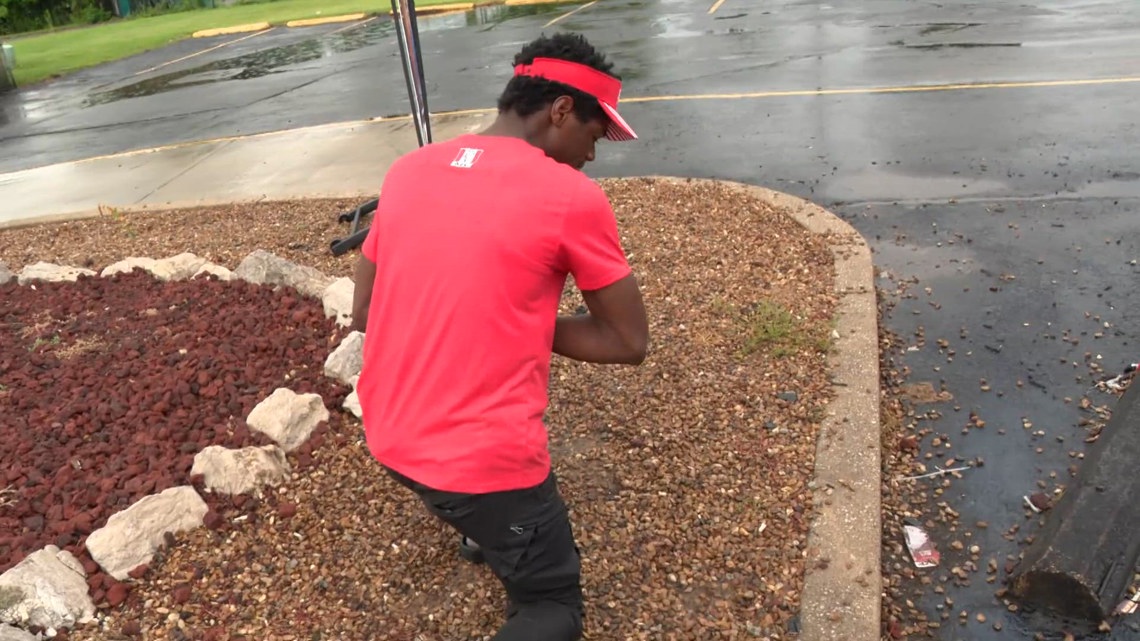 'I was never afraid': Missouri KFC employee holds armed robbery suspect until police arrive