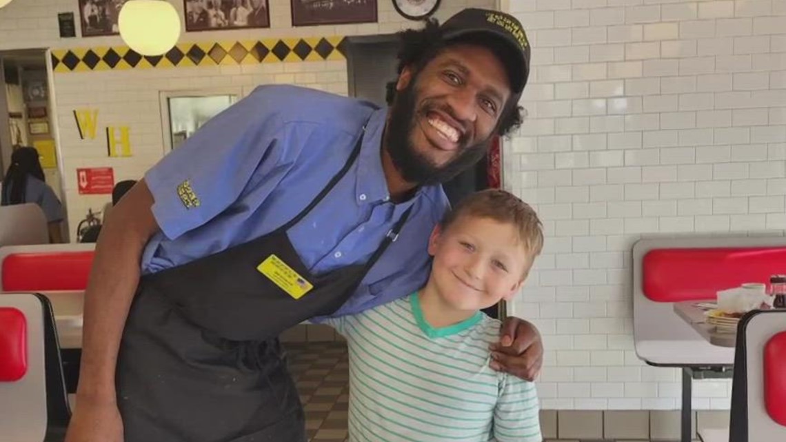 8-year-old raises money for Waffle House server in Little Rock - Vimarsana News