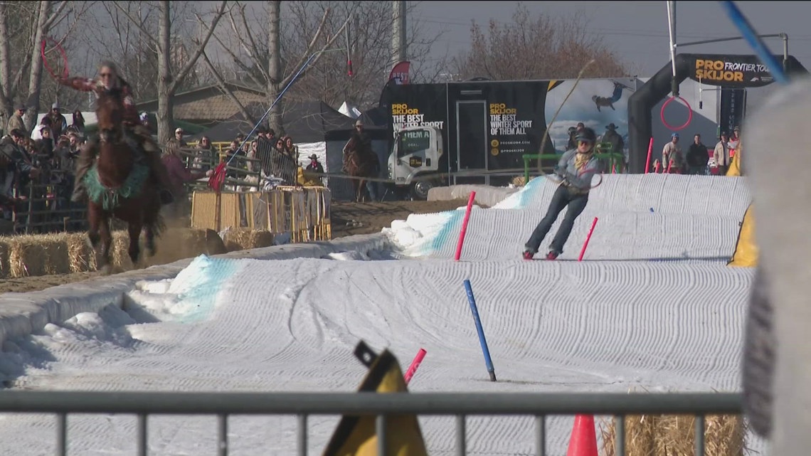 Pro skijoring competition draws hundreds in Nampa