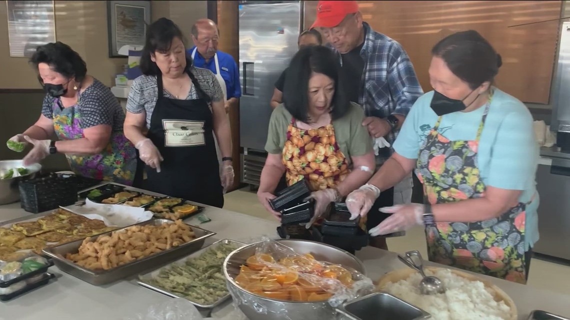 Japanese Americans deliver bento box lunches to pay respects generations that came before - Vimarsana News