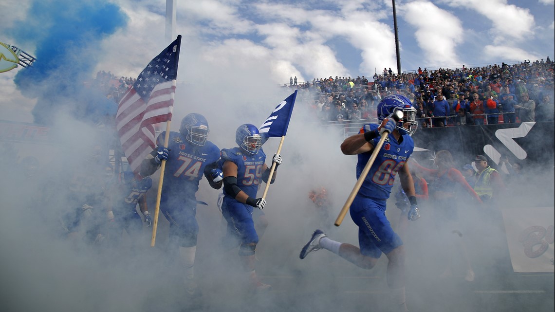 Boise State Broncos - HALFTIME, Boise State heads to the locker room with  a 24-14 lead over Oregon. Where are you watching the game from, Bronco  Nation? COMMENT with your location! #BleedBlue