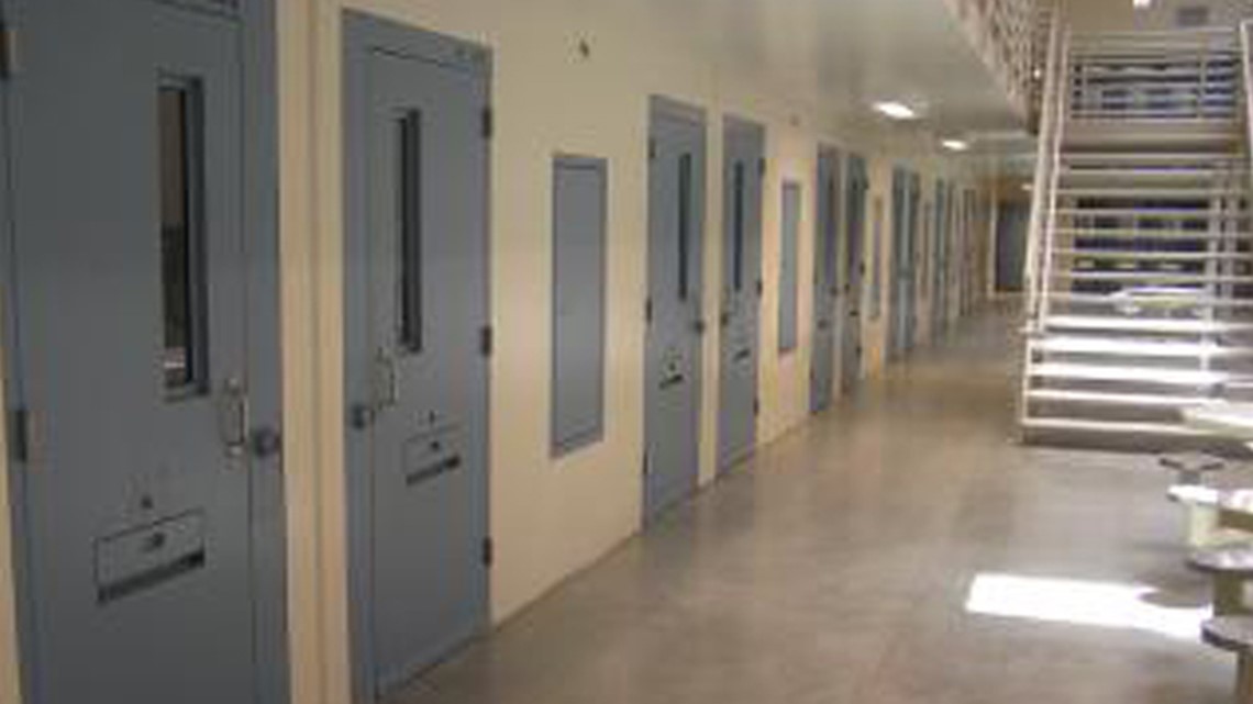 Private prison workers sue CCA over safety issues