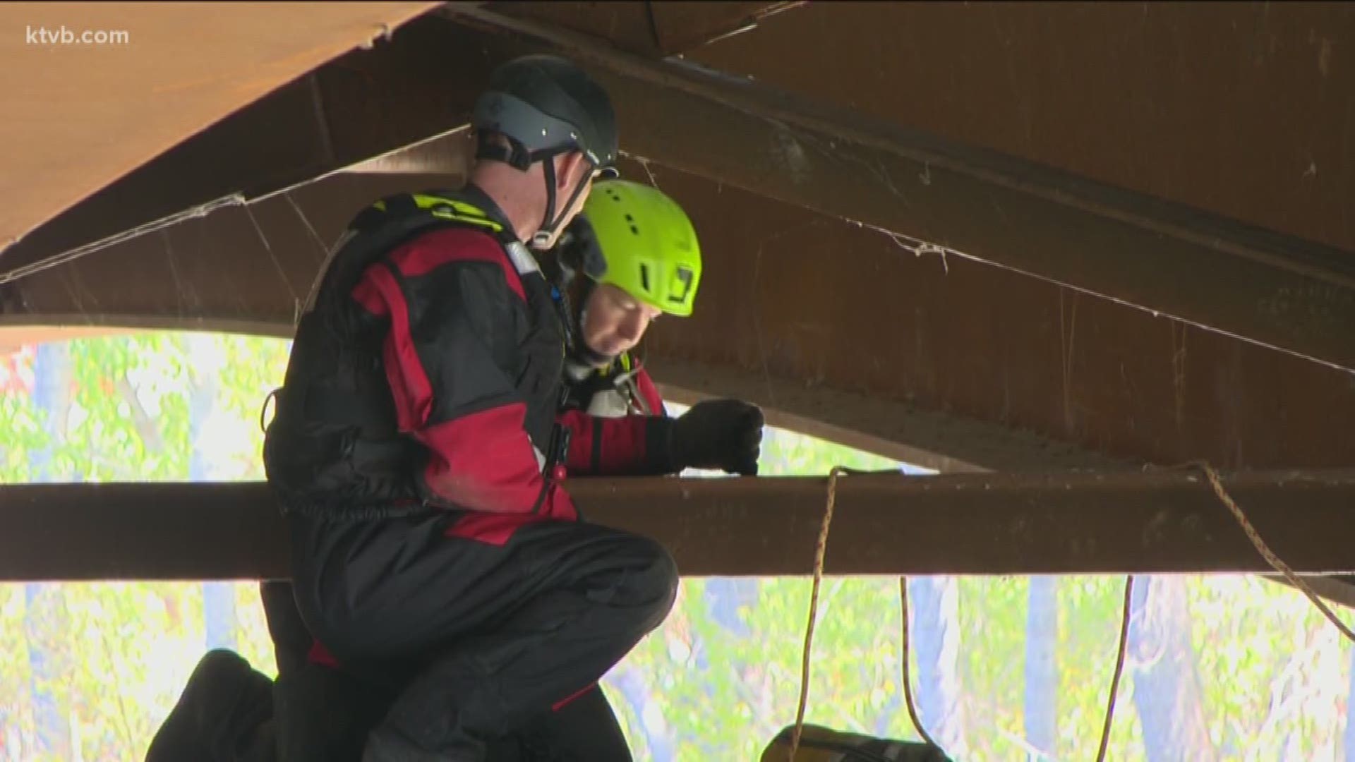 Crews were training on the Boise River when the boat lost power and became wedged under the Broadway Avenue Bridge.