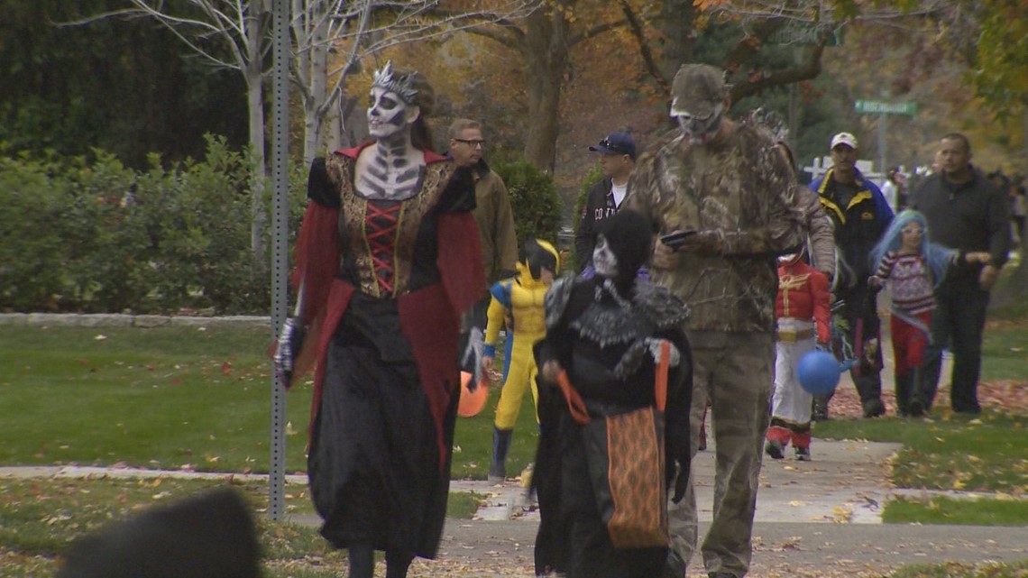 Harrison Boulevard in Boise closed to traffic for Halloween trickor