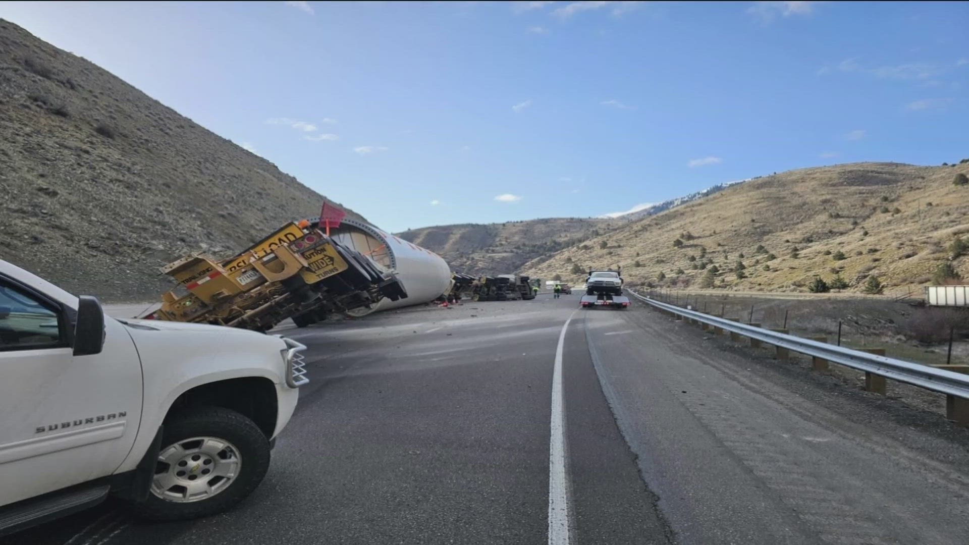 A crash involving a windmill tower on Interstate 84 (I-84) in Eastern Oregon closed all lanes in both directions Wednesday. Closure is between Exit 304 and Exit 374.