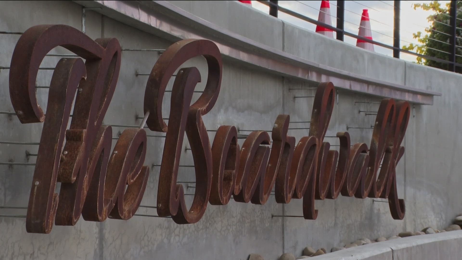 Garden City restaurant Tim's Burgers is now taking the landlord of Boardwalk Apartments to court, alleging unreasonable fees. 