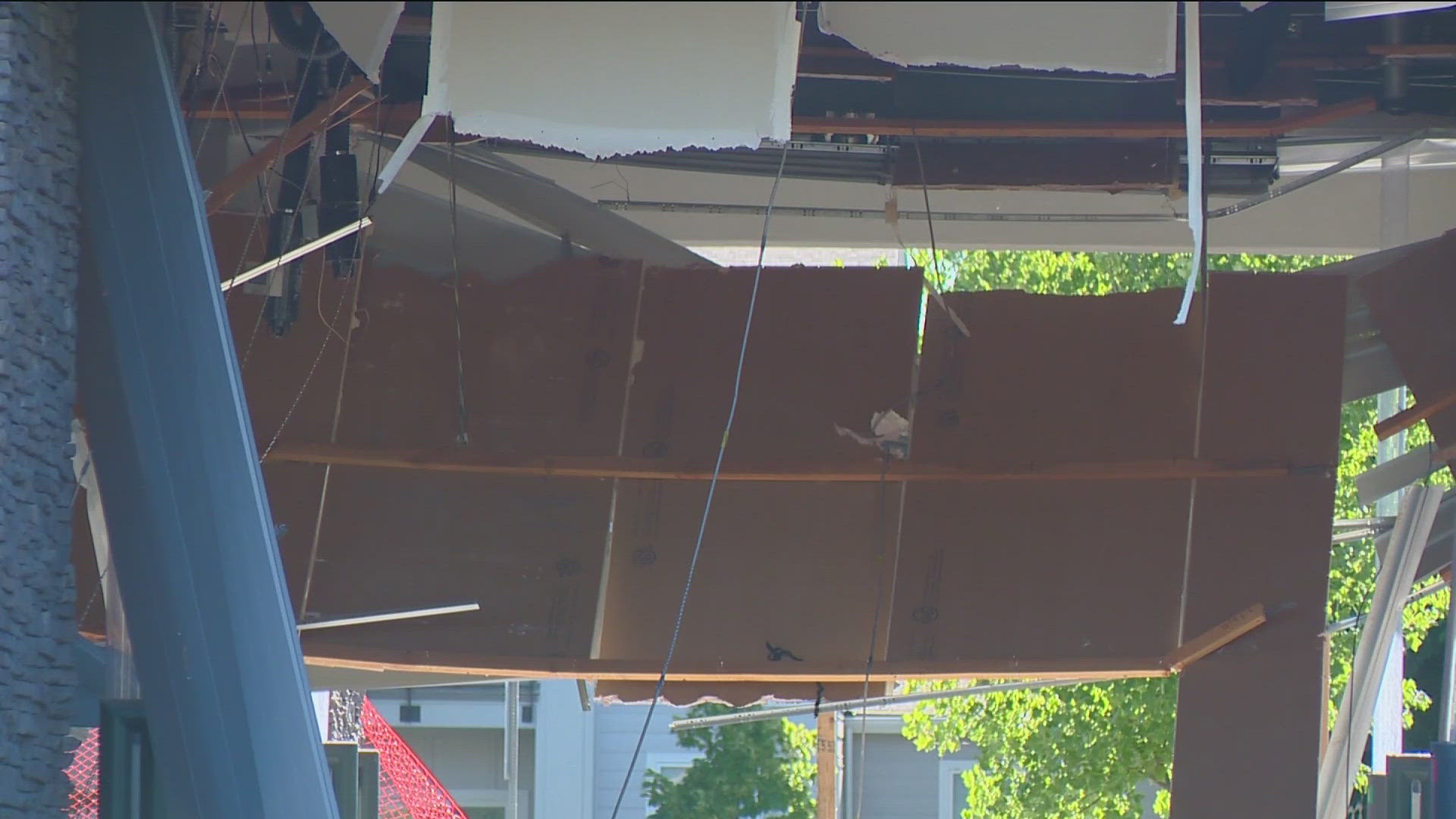 Drive-thru ceiling at ICCU in west Boise collapses | ktvb.com