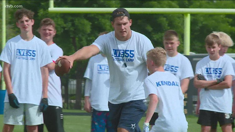 Leighton Vander Esch returns to Boise for annual youth football camp