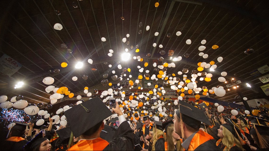 More than 2,400 graduates at ISU commencement