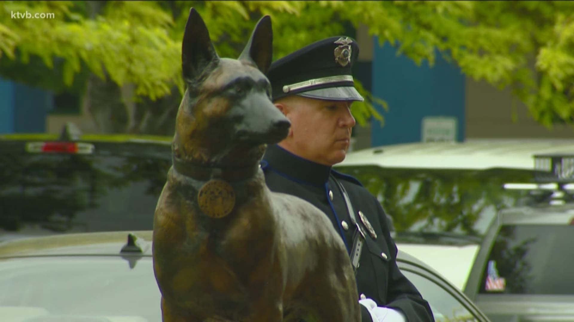 Fittingly, the K9 statue looks over the human memorial, just like in real life.
