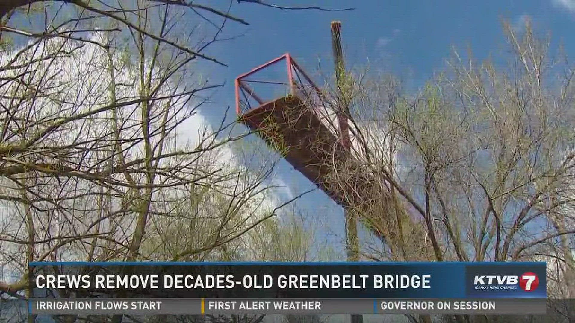 A crane was used to remove the Plantation Bridge.
