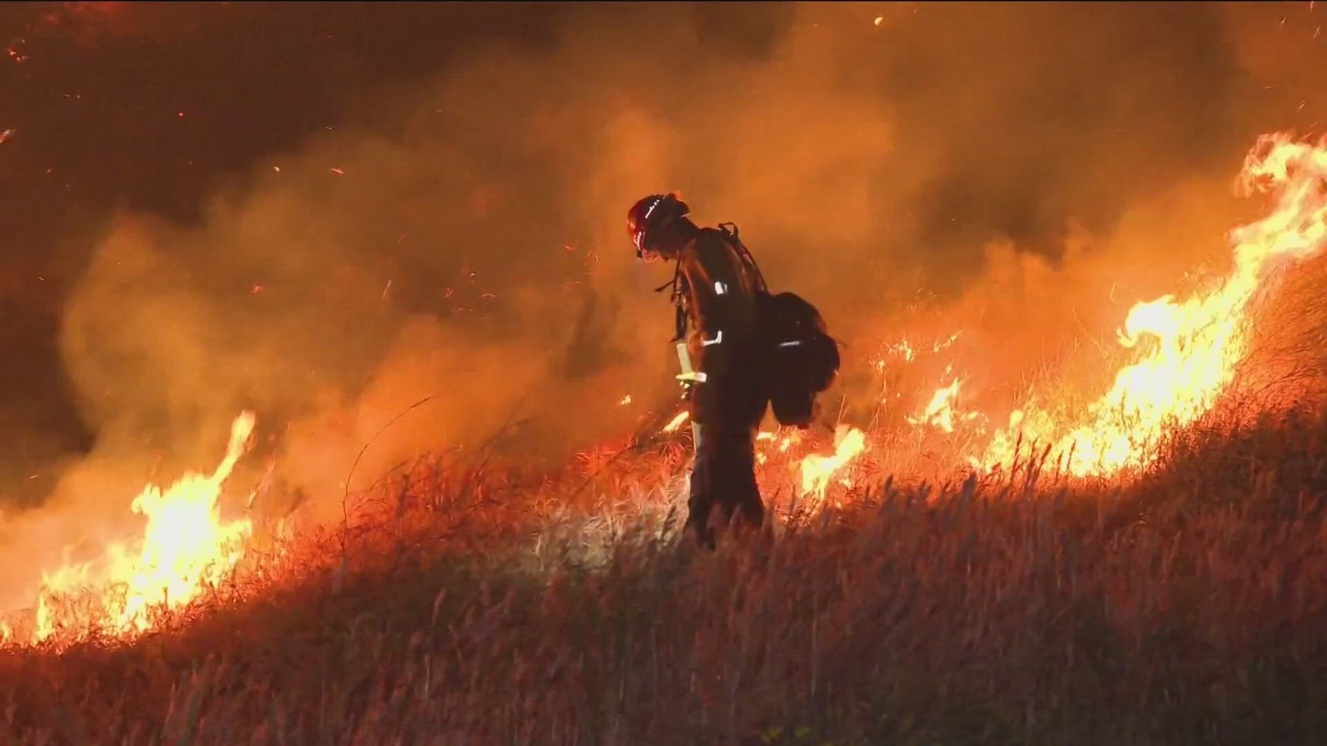 Southern California Wildfire Forces Mandatory Evacuations as Flames Spread Rapidly Southern California Wildfire Forces Mandatory Evacuations as Flames Spread Rapidly