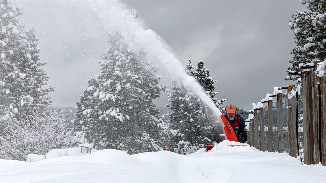 Winter storm dumps snow in mountains, Highway 21 closed north of Idaho Winter storm dumps snow in mountains, Highway 21 closed north of Idaho