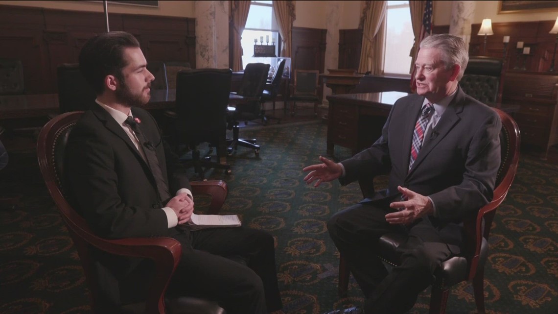 Governor Brad Little speaks on decision to send Idaho State Police troopers to Texas-Mexico border - Vimarsana News