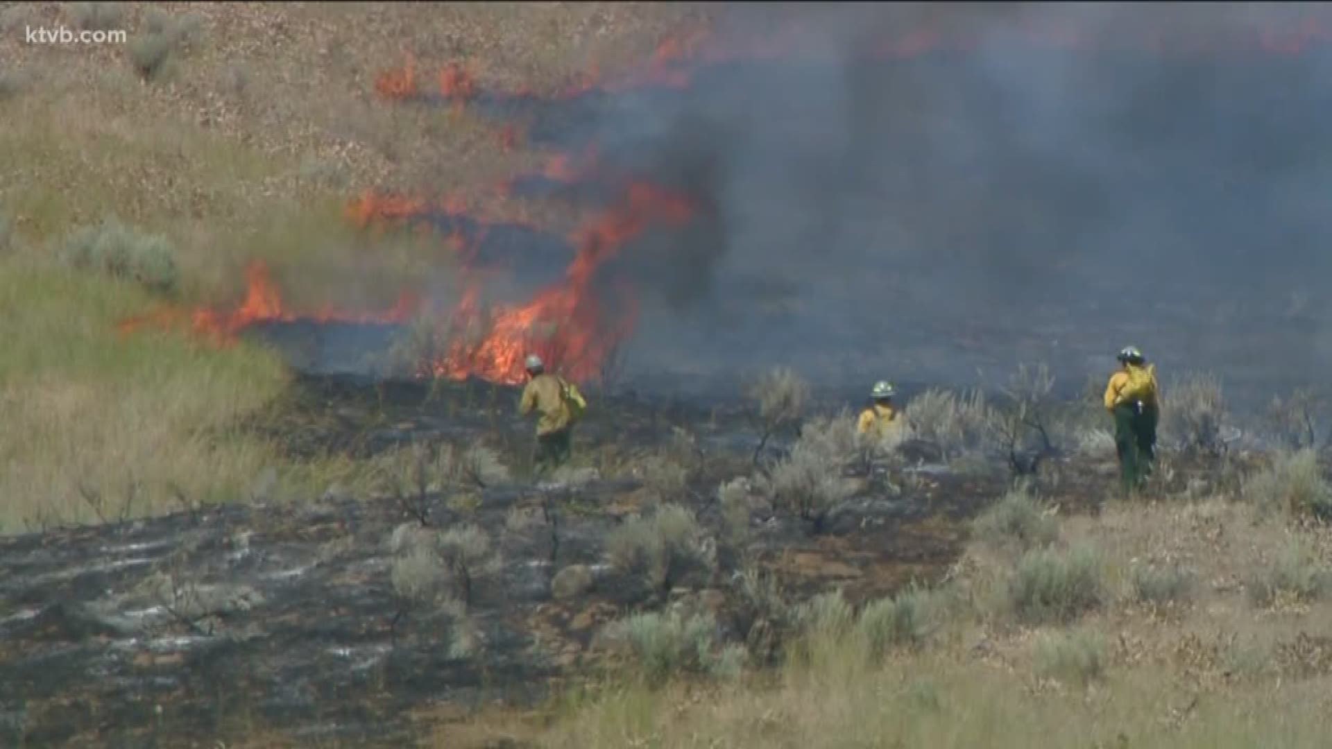 Crews battle fire near Midvale that has casued evacuations and closed Hwy 95