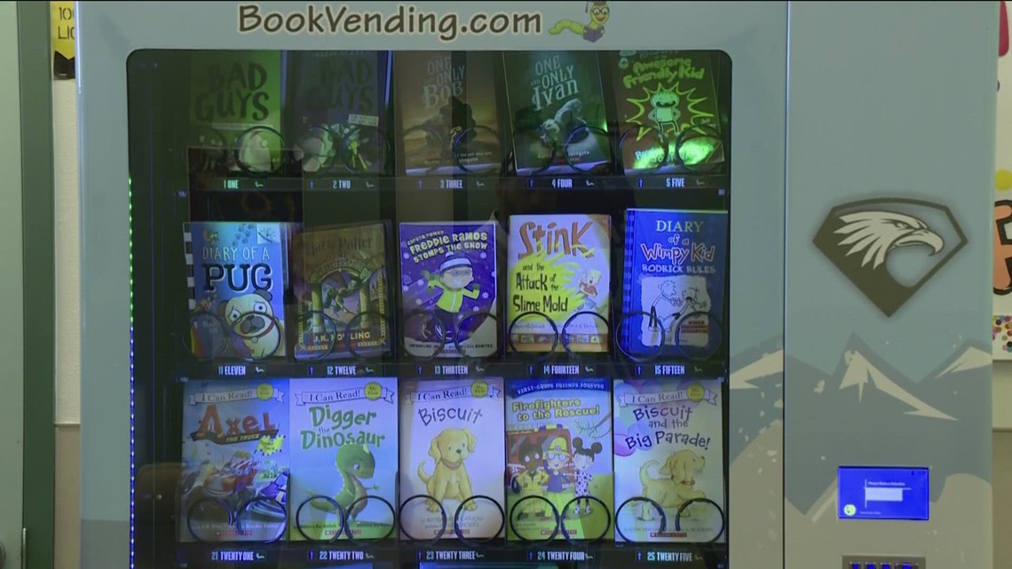 New book vending machine introduced to Iowa Elementary - Vimarsana News
