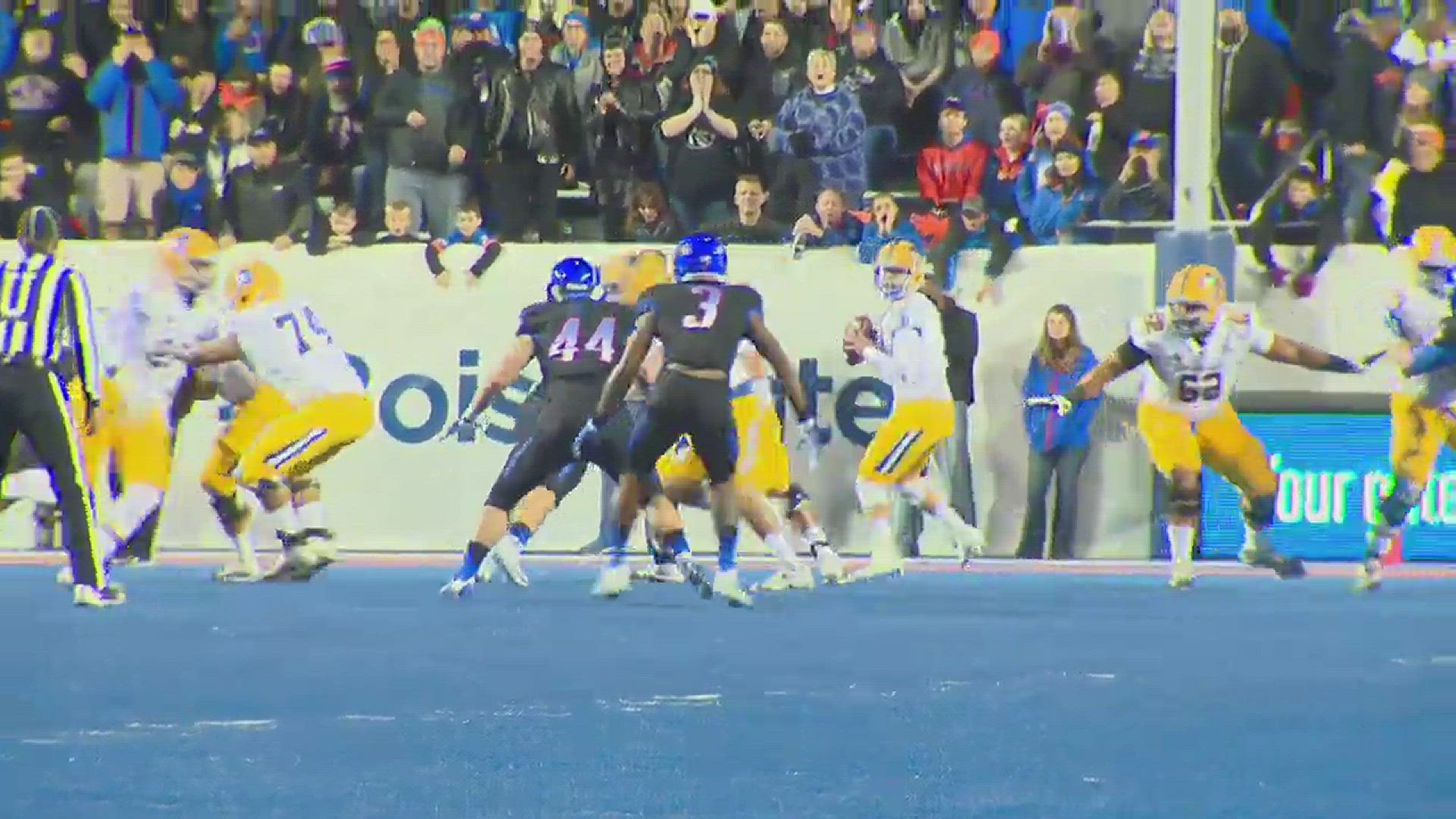 Boise State safety grabbed a nice pick against San Jose State quarterback Kenny Potter on Friday night.