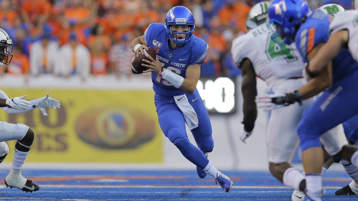 Quarterback Hank Bachmeier's girlfriend helps him study Boise State's  complex offensive playbook 