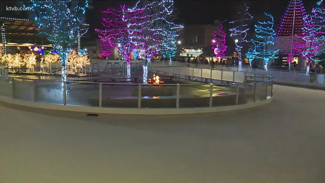 Downtown Caldwell Christmas Lights 2022 Indian Creek Plaza Lights Up Downtown Caldwell With Over A Million Lights |  Ktvb.com