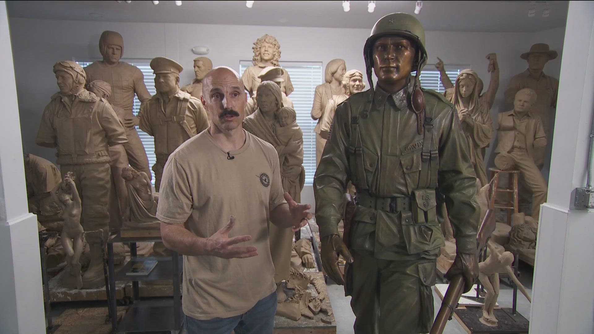 HEAD-BURN 溶岩 Ver. アメイジング賞 Boise sculptor casts WWII 'Jumpin' Jim' Gavin in bronze at