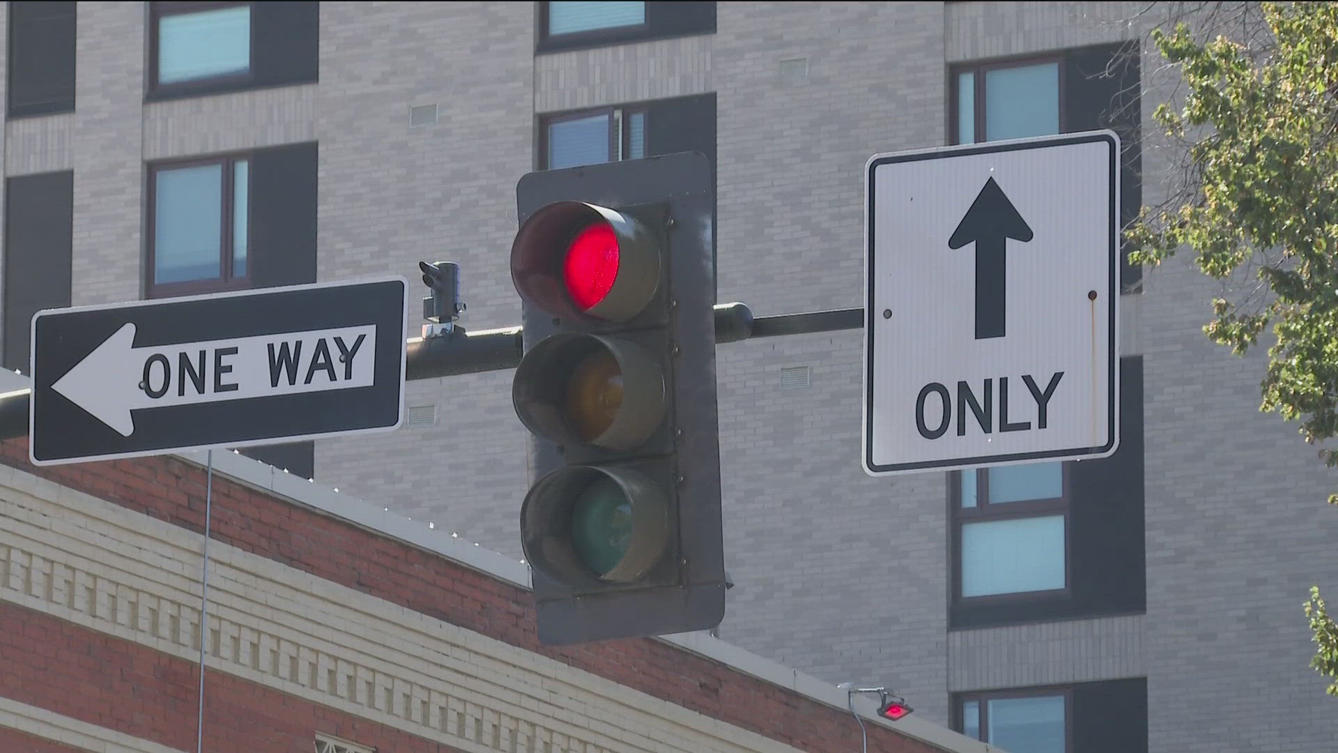 A transportation advisor for the City of Boise Mayor's Office is proposing a red light camera pilot project to ACHD on Wednesday.