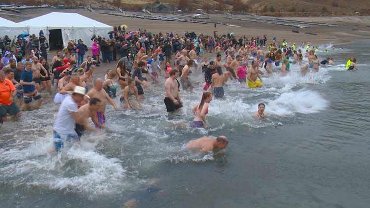 Hundreds plunge into Lucky Peak Reservoir for Great Polar Bear